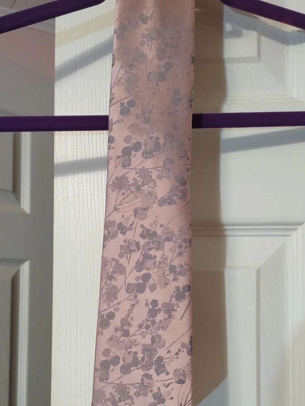 NWT Calvin Klein Nigel Floral Tie Dusty Rose Mauve Pink Satin Premium Necktie.